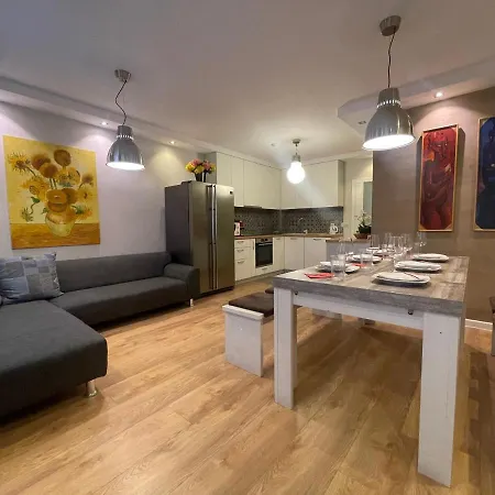 Luxury In Center 2
