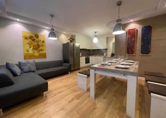 Luxury In Center 2