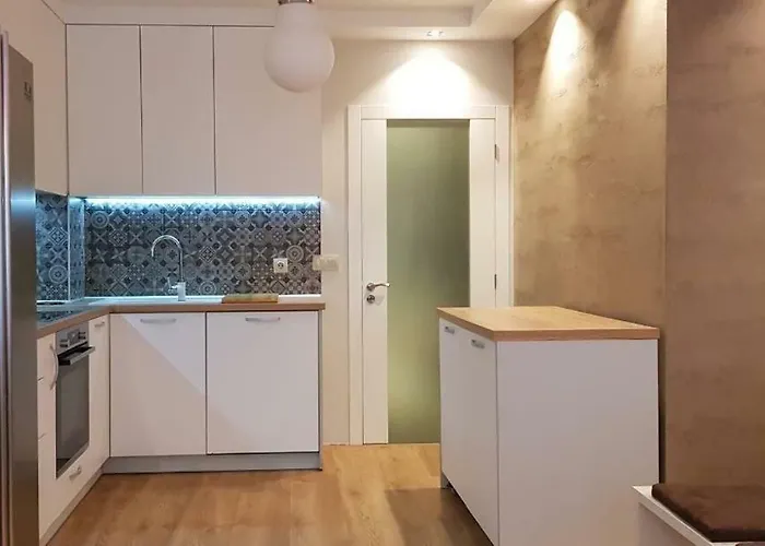 Luxury In Center 2 Warna